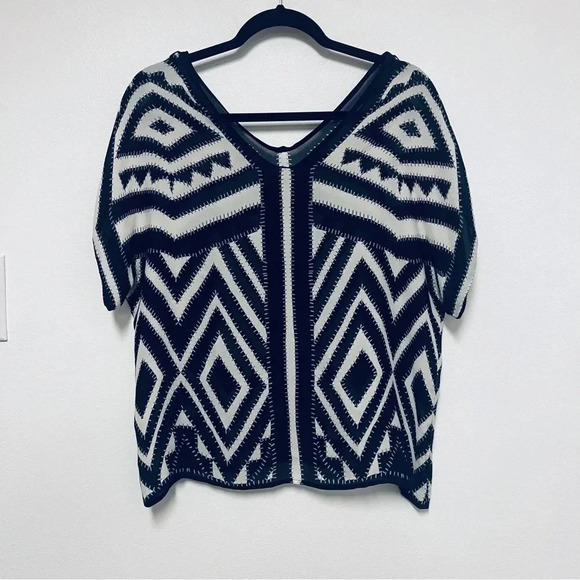 MILLY 100% Silk Geometric Blouse - Dolman Sleeve Aztec Pattern - Scoop Neck - Picture 4 of 6